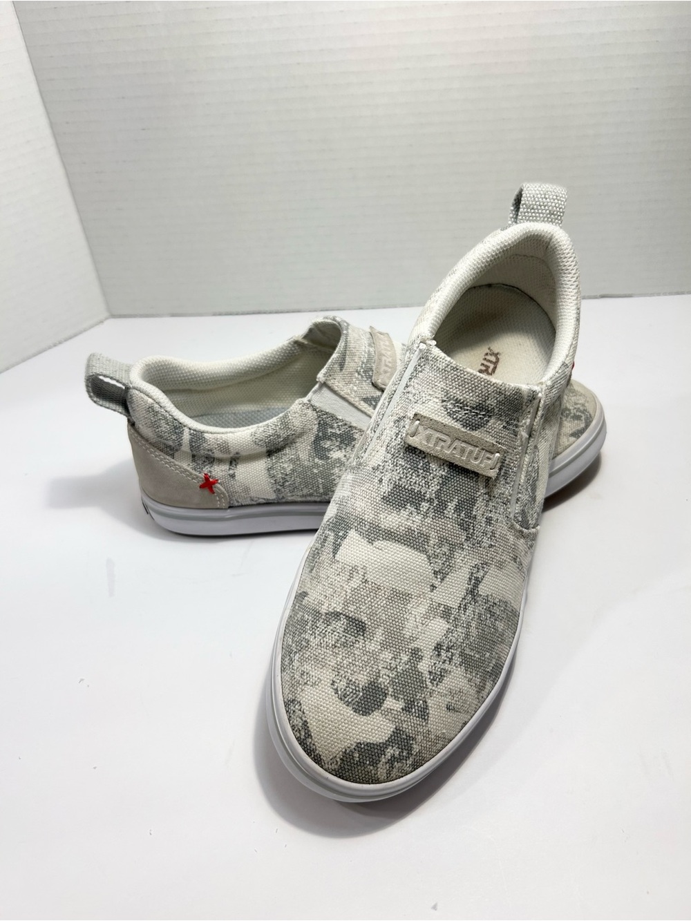 Xtratuf Womens Camo Slip On Sneaker Size 8